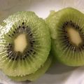 ベティ３'s cooksnap of when they made 簡単きれいに♪キウイの切り方.