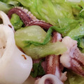 Ebi1783☆'s cooksnap of when they made レタスとイカの炒め物.