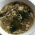 Yokchina's cooksnap of when they made わかめときのこのお味噌汁.