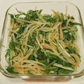 yokoyoko76's cooksnap of when they made レンジで一発！もやしと水菜のナムル.
