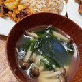 はーくんごーごー's cooksnap of when they made しめじとワカメのスープ.