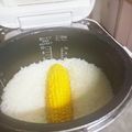 ひーちゃん食堂's cooksnap of when they made とうもろこしご飯★バター&醤油.