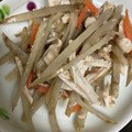 kirinda's cooksnap of when they made ごぼうとにんじんと蒸し鶏のサラダ.