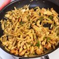 minabeeeen's cooksnap of when they made 鶏胸肉とじゃがいものオイスターソース炒め.
