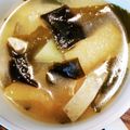 こずっぺ's cooksnap of when they made 夫の好きなワカメと油揚げの味噌汁.