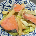 クックM6DK2O☆'s cooksnap of when they made 春キャベと新ジャガと鮭のコンソメ炒め☆.