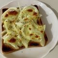 sayaendo＊'s cooksnap of when they made オニオンチーズトースト.