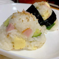 よしよしのキッチン☆'s cooksnap of when they made ハムとチーズ、きゅうりとゴマのおにぎり♪.