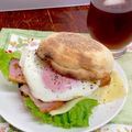 ルぴあ's cooksnap of when they made ベーコンと目玉焼きのマフィンサンド.