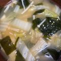 H♡S's cooksnap of when they made 白菜 えのき わかめの味噌汁^^.