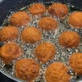 K３２０'s cooksnap of when they made ☆天ぷら粉で作る本格サーターアンダギー☆.