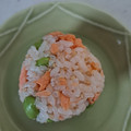 ☆★ＨＡＣＨＩ♪★☆'s cooksnap of when they made 鮭と枝豆のお握り♫.