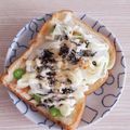 アクセル☆'s cooksnap of when they made そら豆×桜えび×塩昆布のトースト.