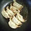 ゆか☆猫's cooksnap of when they made 焼き餃子の復活 焼き直し焼き餃子.