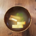 クックL8U9HI☆'s cooksnap of when they made オクラと薄揚げの味噌汁.