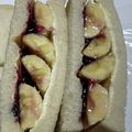 ちかりん（＾＾）'s cooksnap of when they made 完熟バナナとラズベリーの簡単おやつサンド.