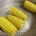 papikun's cooksnap of when they made うちのとうもろこしの食べ方。by蒸し器。.