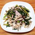 ☆魔矢☆'s cooksnap of when they made 空芯菜と豚バラとしめじ♡中華風炒め.