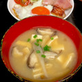 ルぴあ's cooksnap of when they made ごぼうとしいたけと豆腐の味噌汁.