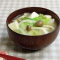 umemodoki's cooksnap of when they made キャベツ＆豆腐＆しめじの味噌汁.