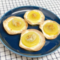 ゆづキッチン's cooksnap of when they made 餃子の皮で＊キウイとチーズのミニピザ.