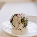 かっちゃん杉's cooksnap of when they made 野沢菜、塩昆布、梅ゆかり混ぜご飯おにぎり.