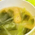 hiromi_ja's cooksnap of when they made 懐かしOLC社食:キャベツとワカメ味噌汁.