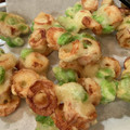 ばーちゃお's cooksnap of when they made 簡単♪そら豆とちくわのミニかき揚げ.