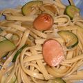 サラリー's cooksnap of when they made ズッキーニとソーセージの焼そば風パスタ.
