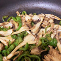 taknog's cooksnap of when they made 簡単！舞茸とピーマンのバター醤油炒め.