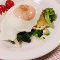 クックHG9V8Y☆'s cooksnap of when they made サラダの上に目玉焼き〜.