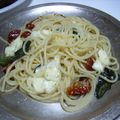 よっすい's cooksnap of when they made ドライトマトとモッツアレラのパスタ.