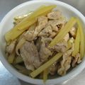 由芽15's cooksnap of when they made リーズナブル豚こまとじゃがいもの甘辛炒め.