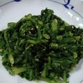 とみぃ11's cooksnap of when they made 簡単☆春菊おひたし☆ごま油菊菜大量消費.