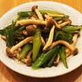 かなりんココりん's cooksnap of when they made しめじと葱の炒め物.