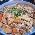 ぽこちゃんのお部屋's cooksnap of when they made リメイク！パパっと肉じゃが卵とじ丼☆.