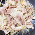 ♡まーちゃん♬'s cooksnap of when they made 蒸し豚もやし.