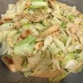 お料理勉強中、、's cooksnap of when they made キャベツと魚肉ソーセージのマヨぽん炒め.