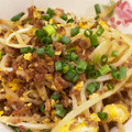 みーがる's cooksnap of when they made イシイのとりそぼろともやしの節約炒め.