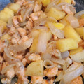 ヨリワン's cooksnap of when they made 鮭とじゃがいもの味噌バター煮込み.