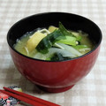 umemodoki's cooksnap of when they made 簡単☆小松菜とえのきのお味噌汁.