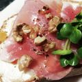 まぶたん's cooksnap of when they made 生ハムとマーマレードのクリチトースト.