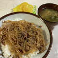 papikun's cooksnap of when they made 懐かしOLC社食:キャベツとワカメ味噌汁.
