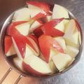 ゆかりんご117♪'s cooksnap of when they made 簡単お弁当可愛いミニ林檎うさぎカット.