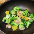 ガリ☆トトロ's cooksnap of when they made えびとブロッコリーの香味炒め.