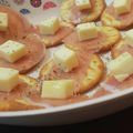あゆたっくん's cooksnap of when they made リッツで簡単★Wチーズの生ハム乗せ.