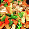 ゆすひと's cooksnap of when they made 簡単　厚揚げ・お肉・パプリカの炒め物.