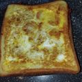 まままーがれっと's cooksnap of when they made 簡単美味♡卵＆ハム＆チーズくりぬき食パン.