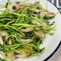 クックDFI5G9☆'s cooksnap of when they made 豆苗とちくわのガーリック塩炒め.
