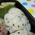 えみんちゅ＊'s cooksnap of when they made 黒胡椒とサケのおにぎり.